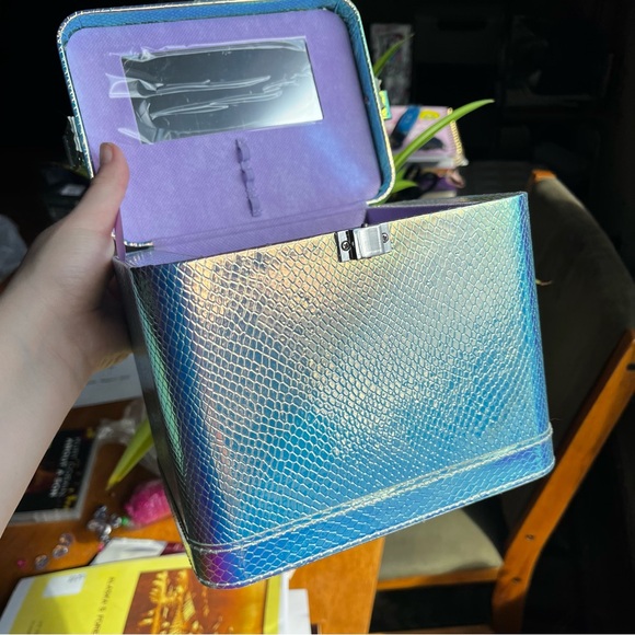 Blue and purple iridescent makeup / craft supplies case with mirror - Picture 4 of 5